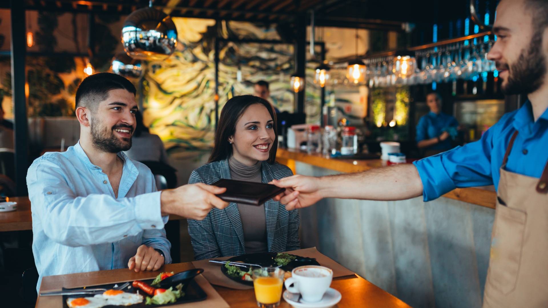 Tax-free tipping: Restaurant lobby wants tips treated like lottery winnings