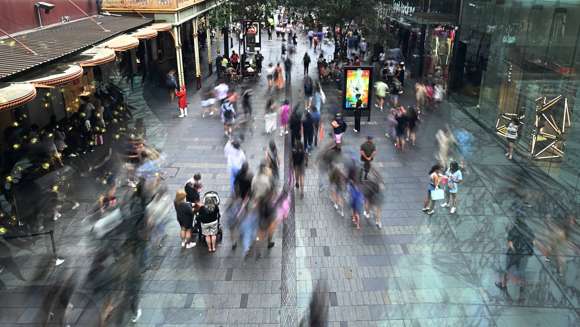 Most Aussie workers say AI will change their jobs — not take them