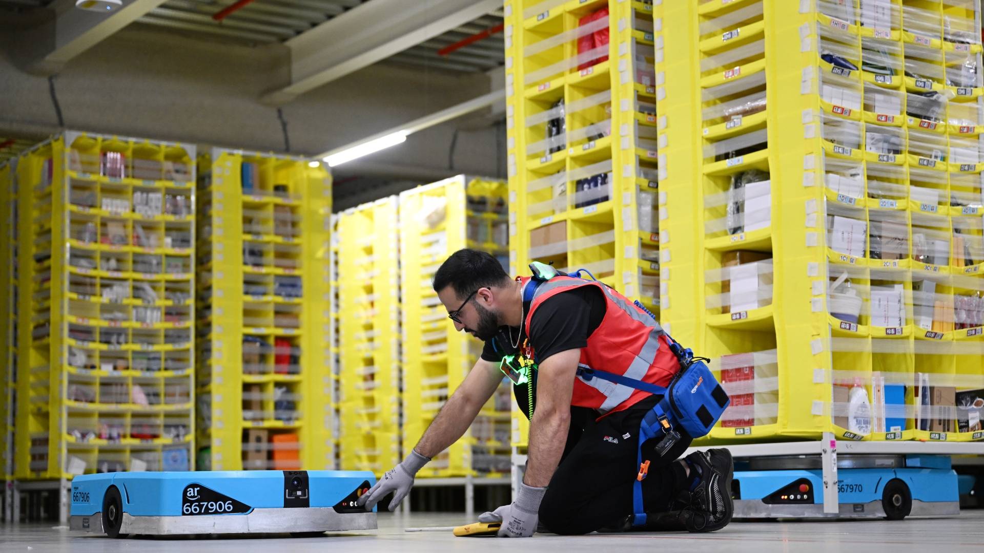 Tech giants push AI agenda as Amazon warns of a “two-tier economy”