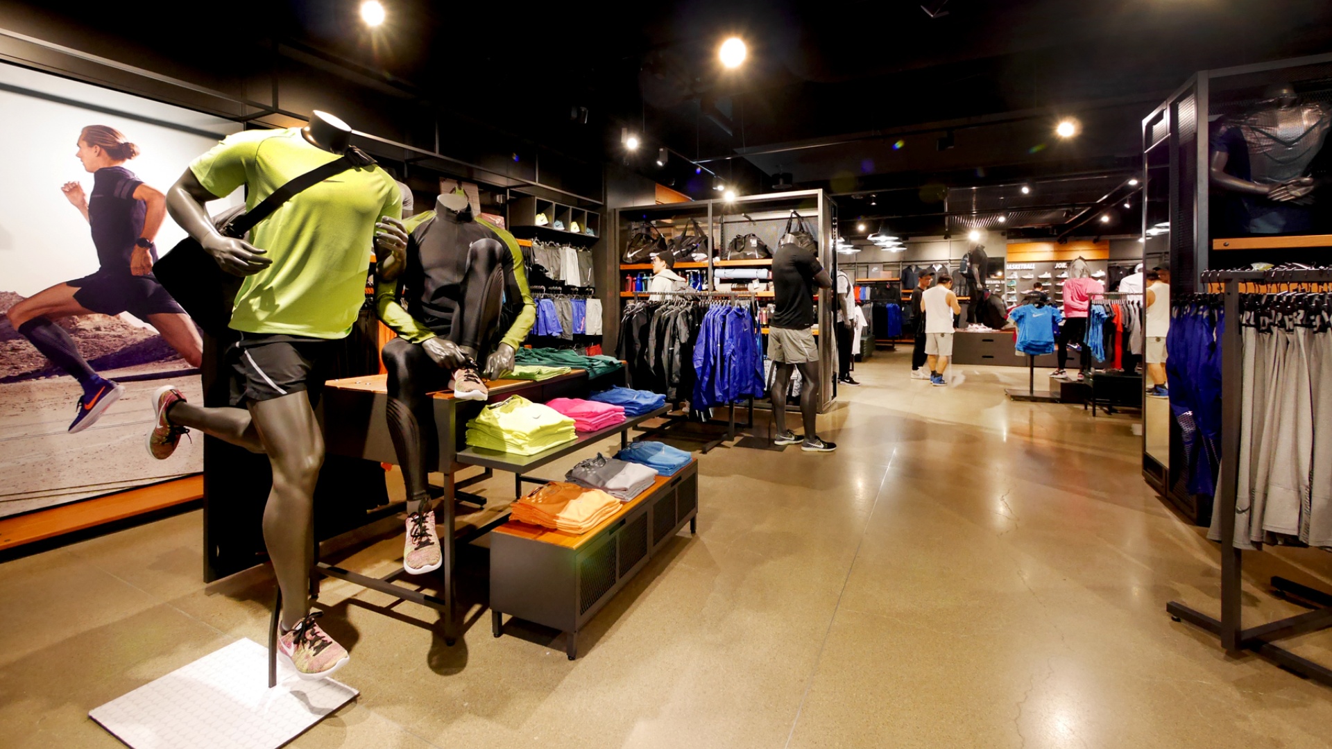 Seven Nike-branded stores close, more than 100 workers without a job after franchisee collapse