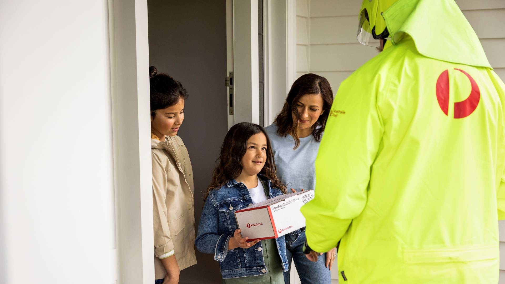 Australia Post brings back weekend deliveries as BFCM, holiday shopping ramps up