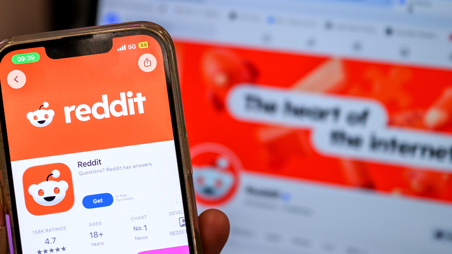 Reddit launches challenge in High Court over Australia's teen social media ban